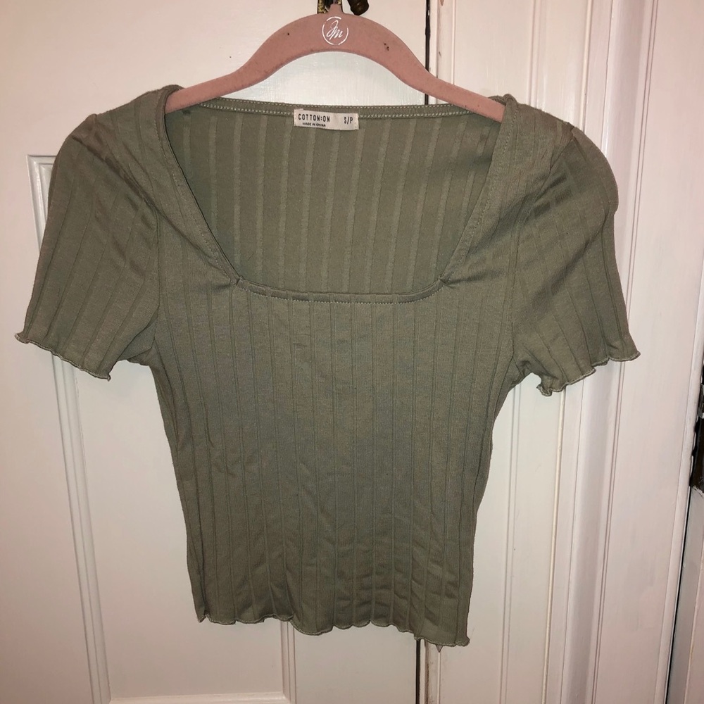 green crop top